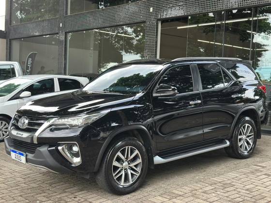 TOYOTA HILUX SW4 2.8 SRX 4X4 7 LUGARES 16V TURBO INTERCOOLER DIESEL 4P AUTOMÁTICO